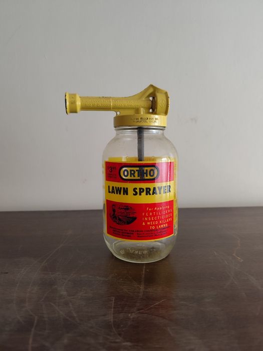Kolekcjonerska butelka z lat 70-tych USA  Ortho Chevron Lawn  Sprayer