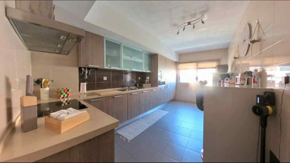 Apartamento t3 duplex em bom estado .