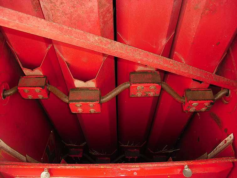 Зерноуборочный комбайн Massey Ferguson 430 (2)
