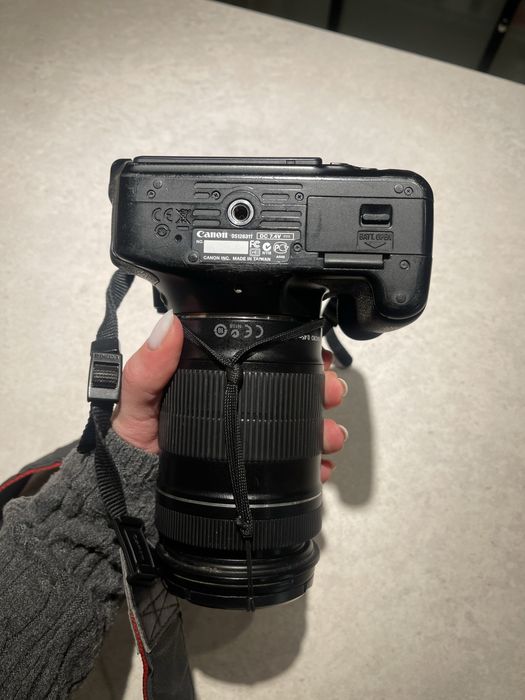 Canon EOS 600D + об’єктив 18–55 мм IS