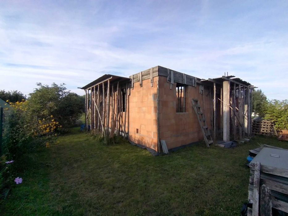 Duża działka z rozpoczętą budową domu w Jaksicach