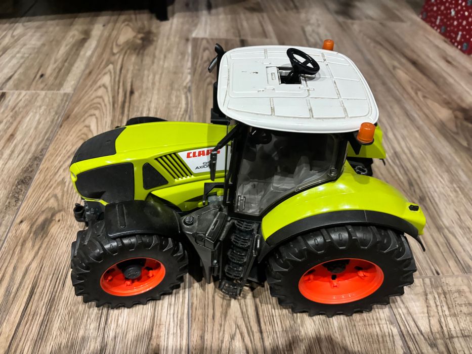 Traktor zdalnie sterowany Claas Axion pilot