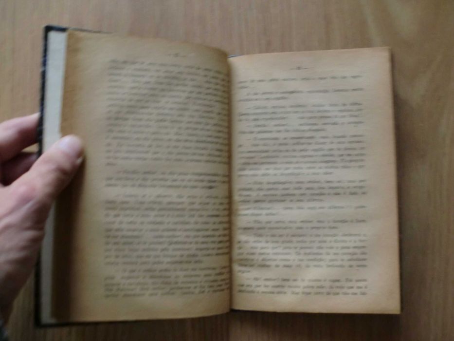 A Escrava Isaura
de Bernardo Guimarães