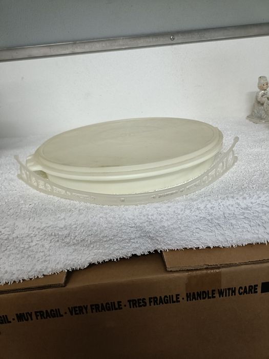 Various Tupperware Items443669023840030724