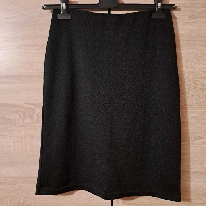 Elegancka spódnica damska czarna prosta / rozmiar L