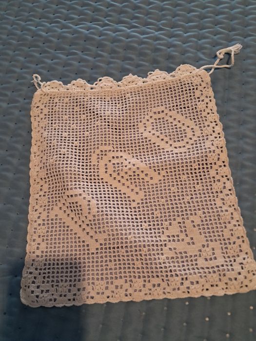 Saco de pão em renda