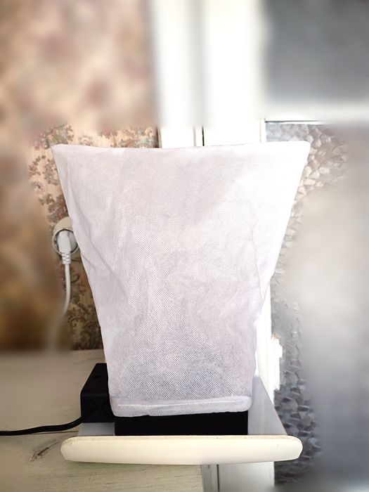 Настольная вытяжка с мешком для сбора пыли.