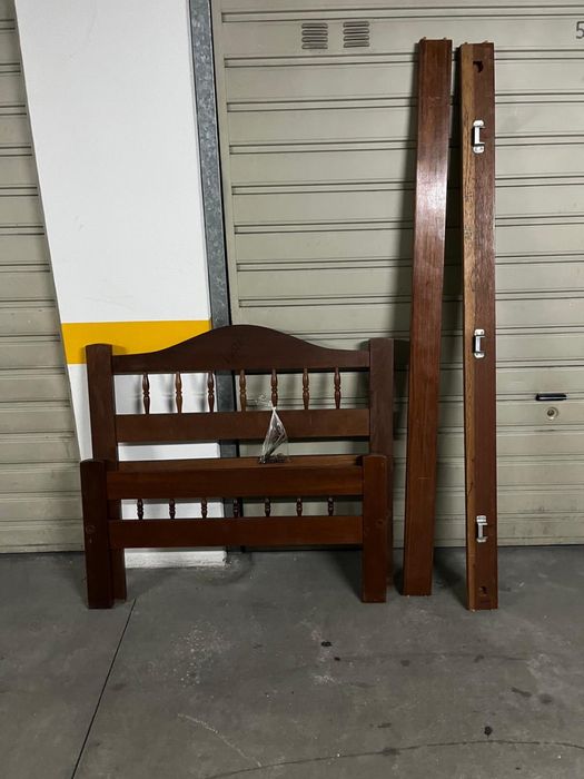 Estrutura de cama em madeira