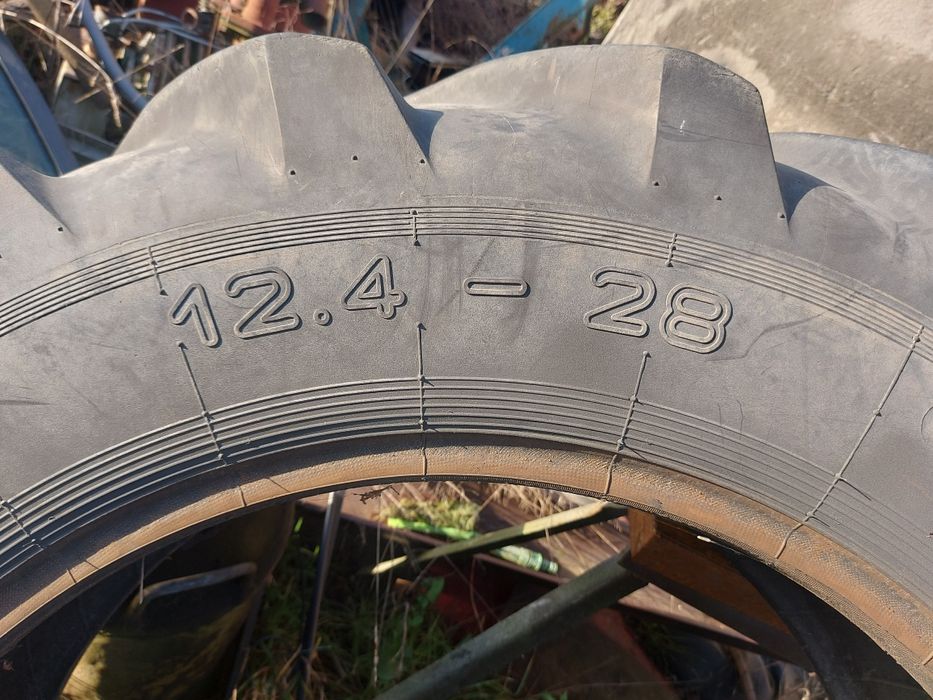 Opona tylna do c330 stan bardzo dobry