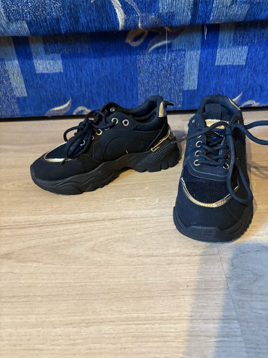 Buty sportowe damskie