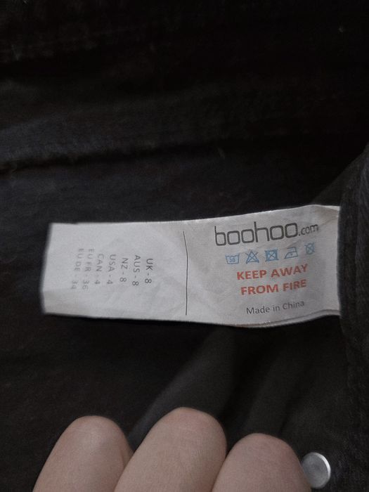 Świetne jeansy z dziurami boohoo 36