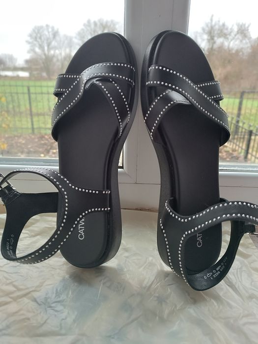 Продам босоніжки CATWALK