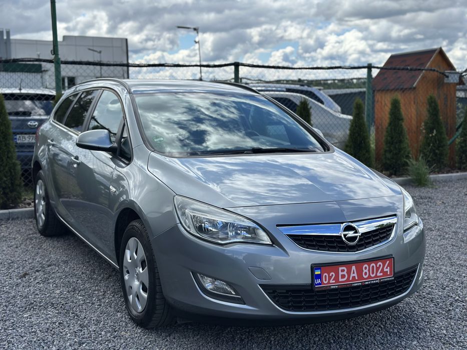 Продам Opel Astra J 2011
