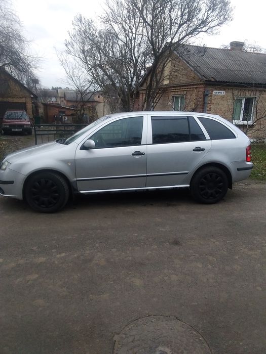 Добрий день.
Шкода фабія 2003р 1.4 двигун бензинова.
Зроблено заміна коропкі і масла
По мотору грм замінено кольца, гідрокондисатори ,сальнікі,клапана.
Заміна передніх стойко
Заміна тормозних дисків і колодок.
Заміна глушителя.
З нюансів варити порогів.
Переформляїця