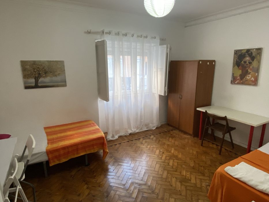 Quarto Duplo a 5min a pé da CP Queluz-Belas