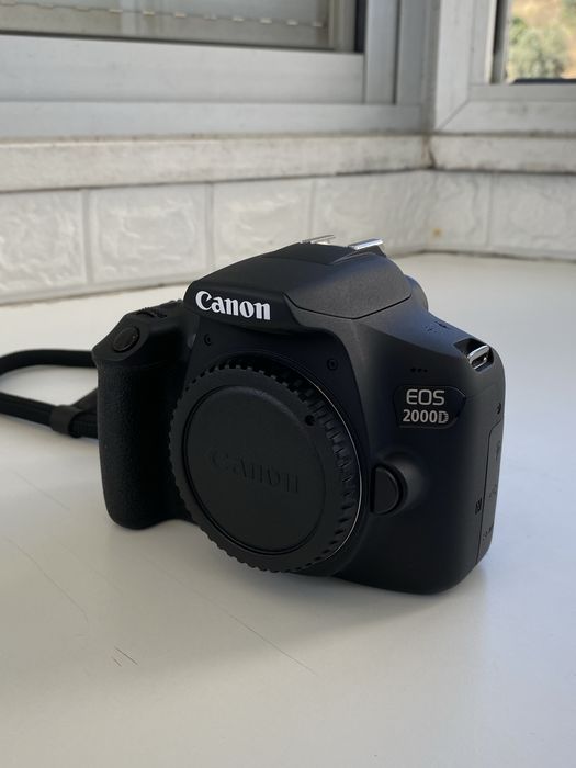 Canon 2000d com 2 lentes