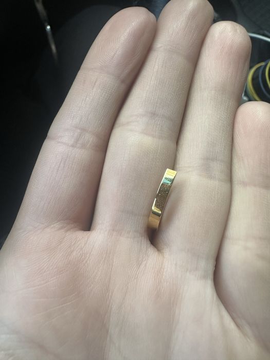 Сережка в пупок, пірсинг