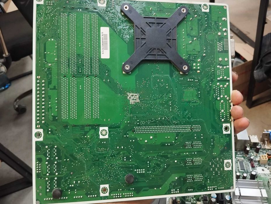 Дві несправні Материнські плати ipiel-la3 , процессори E5700