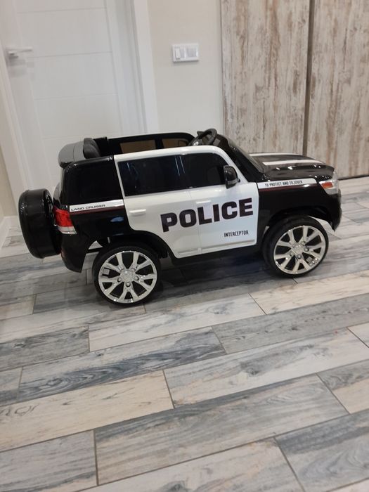 Продам детский электромобиль