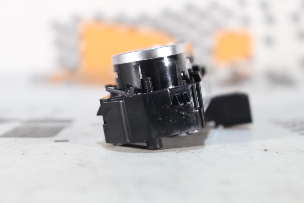 Botão / interruptor electromecânico / relé MERCEDES-BENZ Classe A (W17