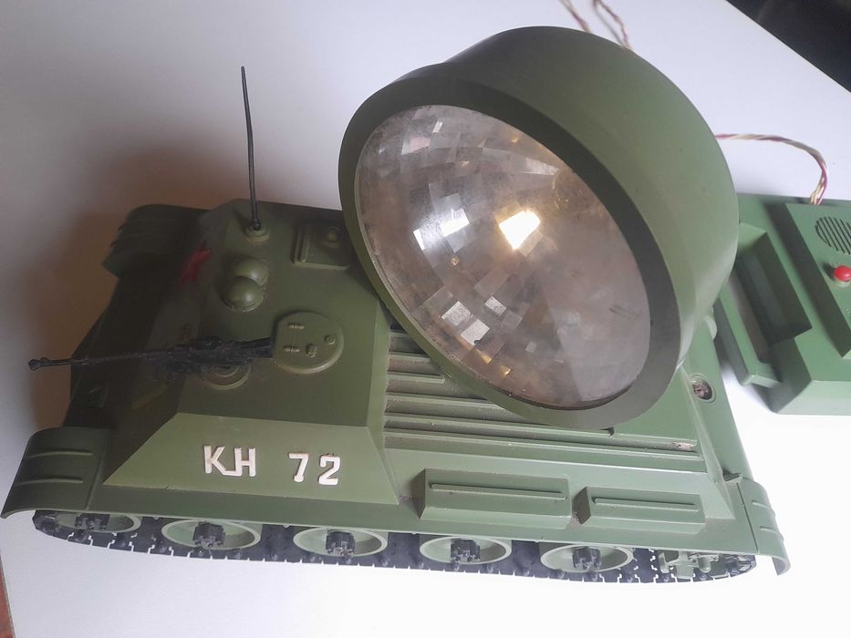 Танк с прожектором, раритет в коллекцию