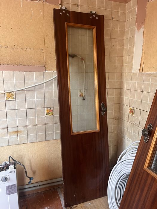 Розсувні та нерозсувні деревʼяні двері (шпон) зі СКЛОМ