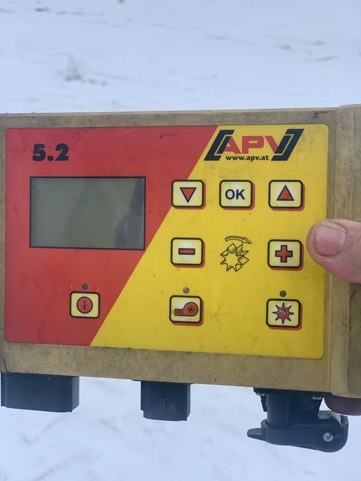 Siewnik AVP do trawy , poplonów