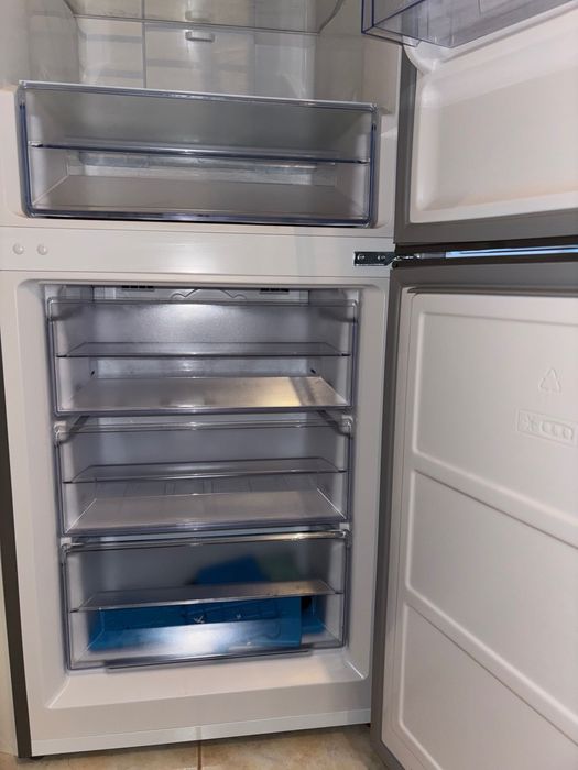 Frigorifico cinzento