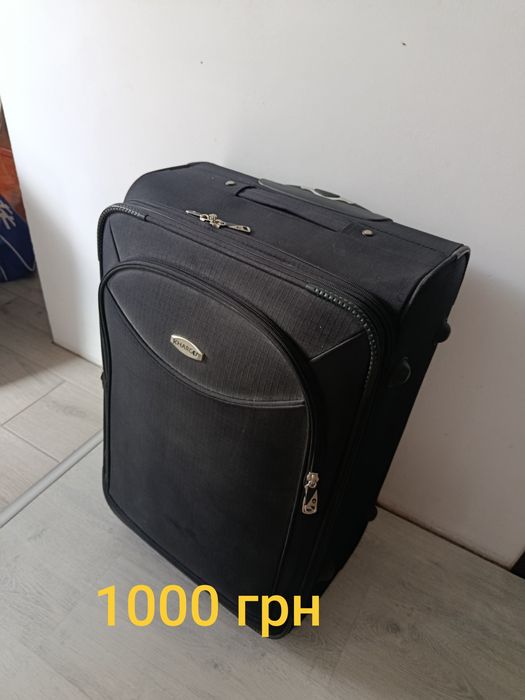 Продам Чемодани .