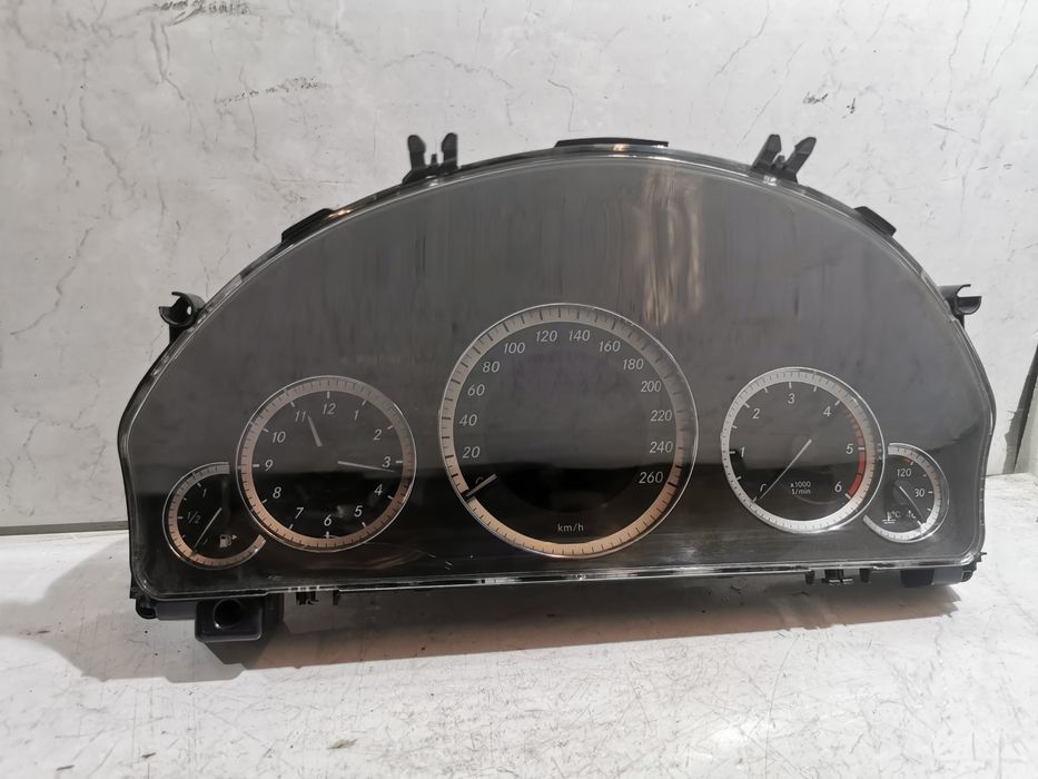 Licznik Mercedes E Klasa W212 BlueTEC A21290.00814  Eu