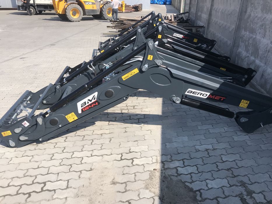 Фронтальний навантажувач на МТЗ ЮМЗ. Кун