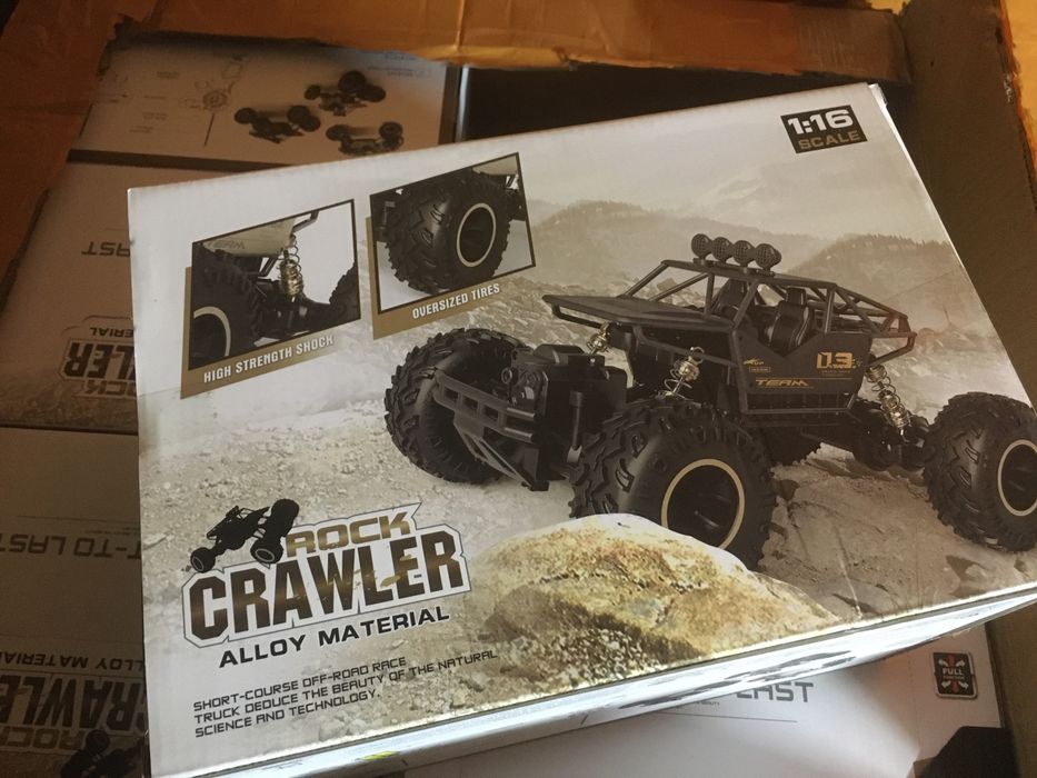 Полноприводная машинка на радио управлении