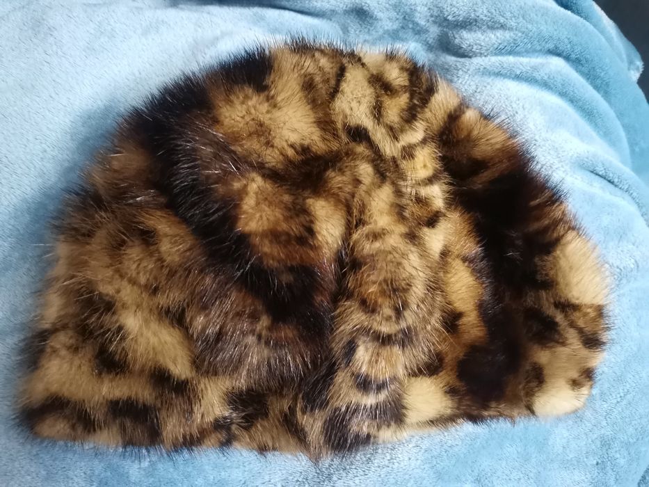 Хутряна шапка-берет жіноча