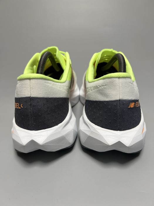 Бігові кросівки New Balance Fuel Cell Rebel V4 Wide Оригінал MFCXLL4