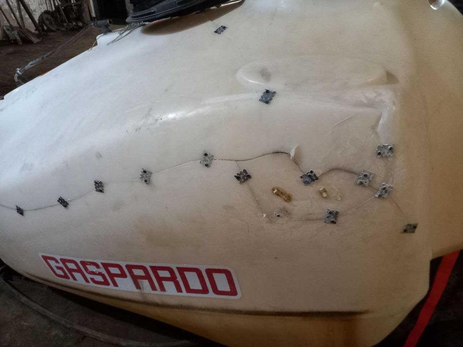 Ремонт пластикових ємностей та бункерів Bednar Gaspardo John Deer