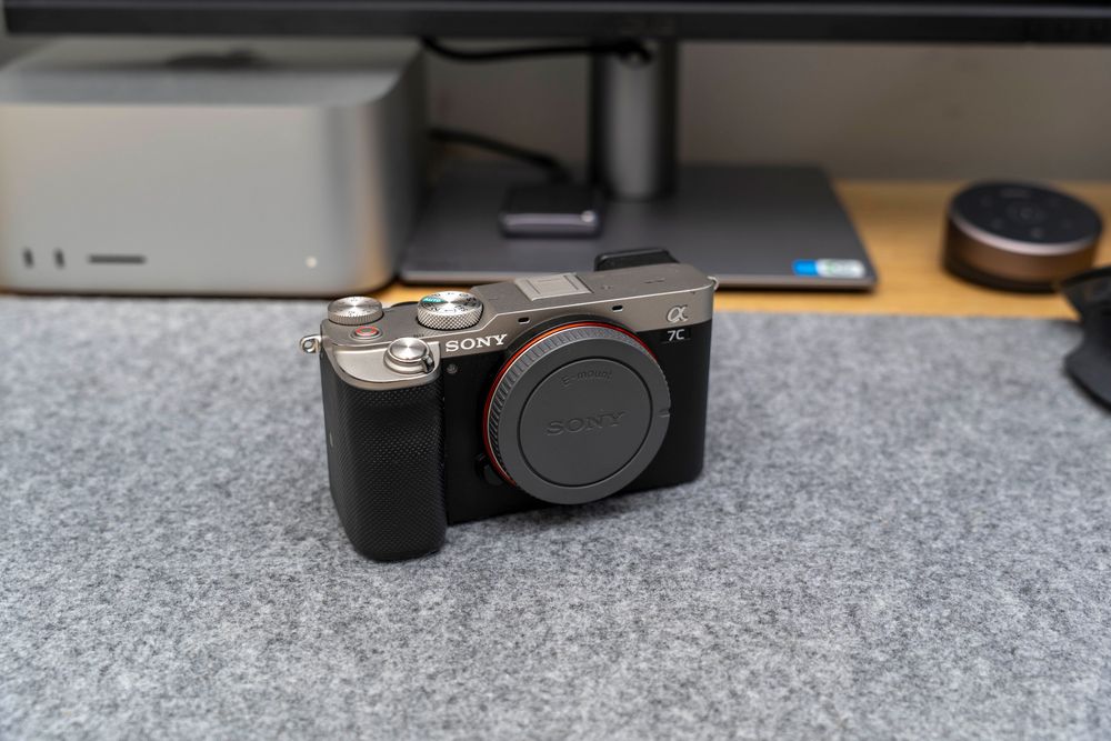 Sony A7C bezlusterkowiec + klatka