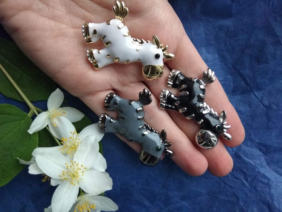 Брошь брошка зебры лошадки Новые