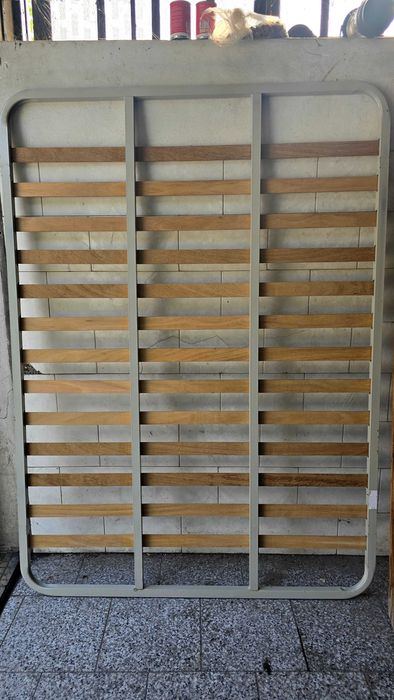 Estrado cama 183 x 133 cm + 4 pernas