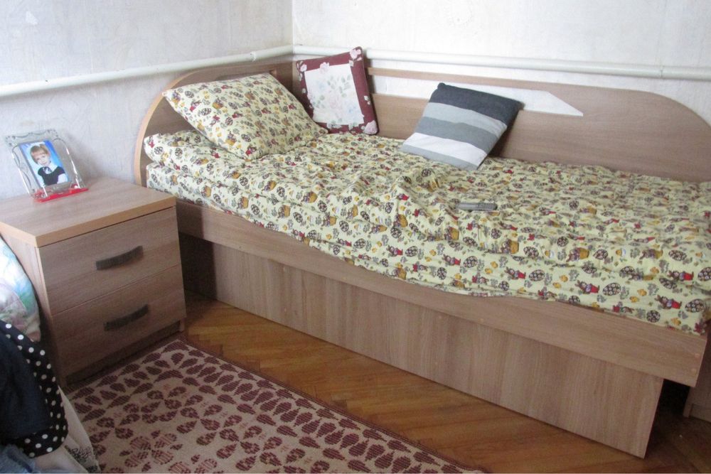 Односпальне  ліжко (195х95) + тумбочка (50х46) + матрас
