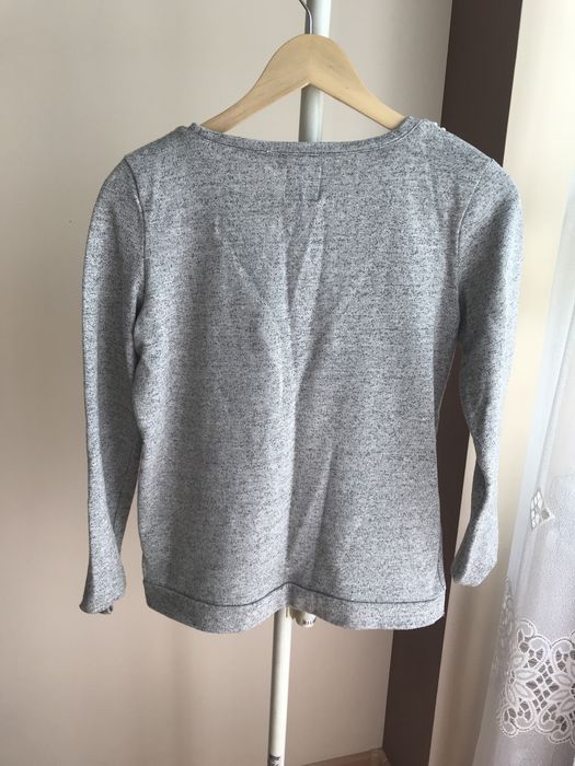 Szara bluza z ozdobnym kołnierzykiem w rozmiarze S/36 marki reserved