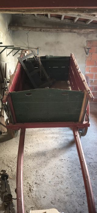 Carroça Antiga em Madeira (Tração Animal / Cavalos) – Ideal para Decoração Rústica