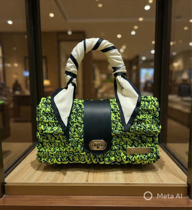 Mala luxuosa em crochet feita a mão