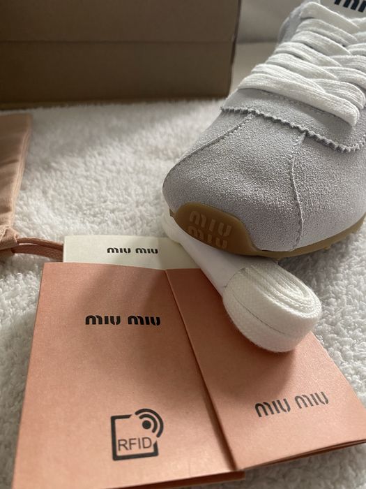Sneyakersy Miu Miu Plume