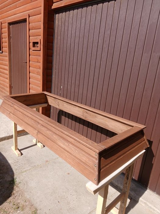 Obudowa grobu drewniana, nagrobek tymczasowy, obramowanie.