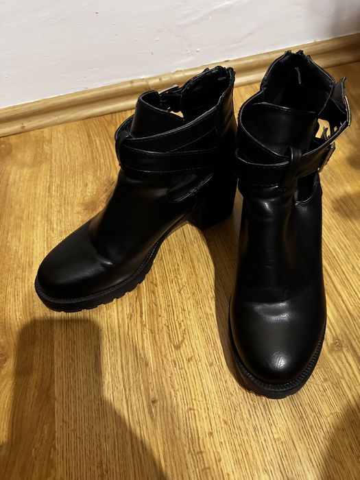 Buty  na obcasie rozm. 40