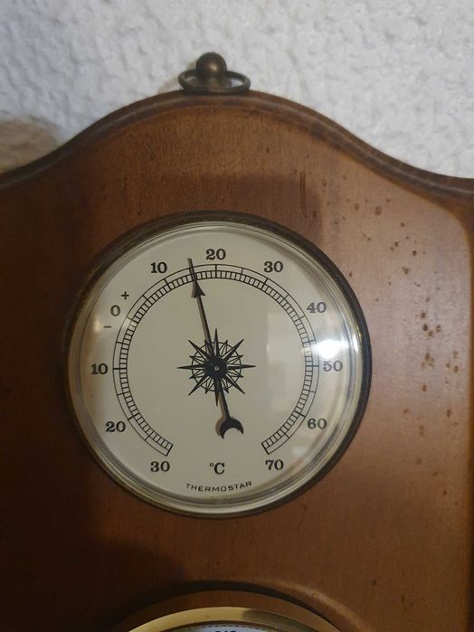 Estação meteorologica em madeira Antigs