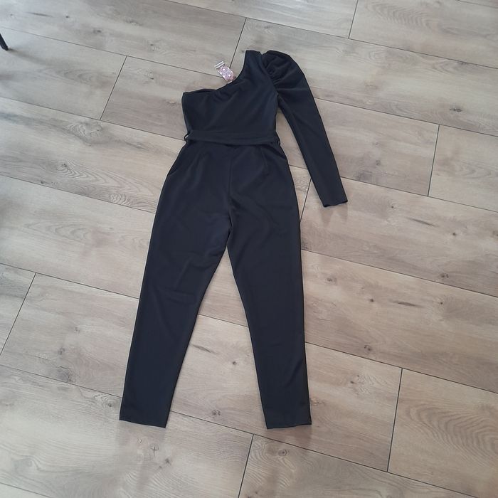 Nowy, długi,kombinezon, firmy boohoo,  rozmiar 38