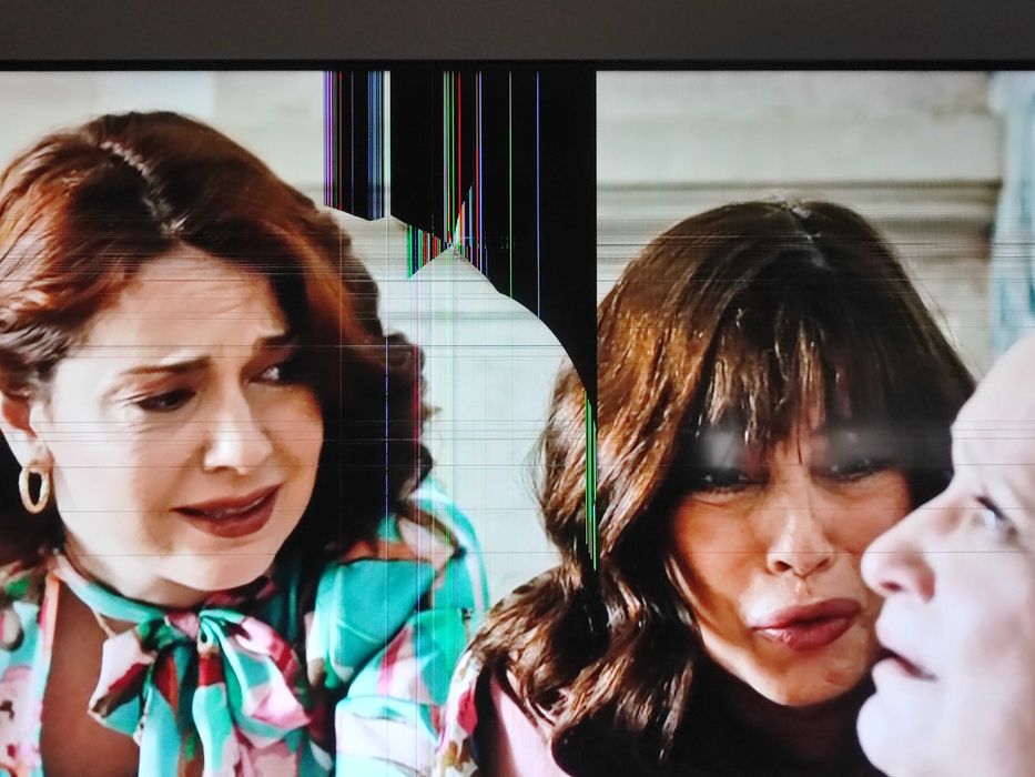 TV HISENSE 65" para peças