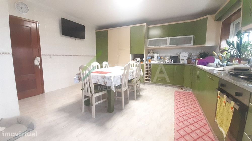 Casa com espaço comercial T3