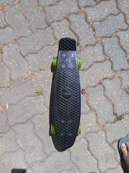 Skate "Berg" quase novo